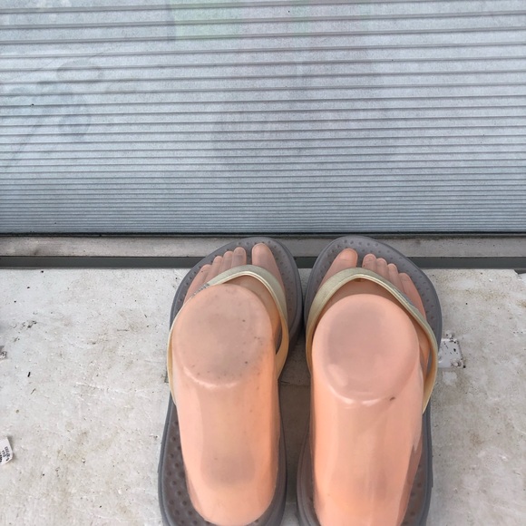 Nike Womens Cream and Gray Flip Flops sandals Size W6 - Picture 7 of 14